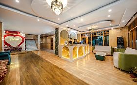 Hill River Resort - Central Heated & Air Cooled - Near Mall Road , Best Property Of Manali 2024- 2025